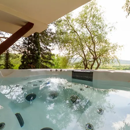 Apartament Hilltop Wellness Haven W Ac & Jacuzzi By Nw Recsk