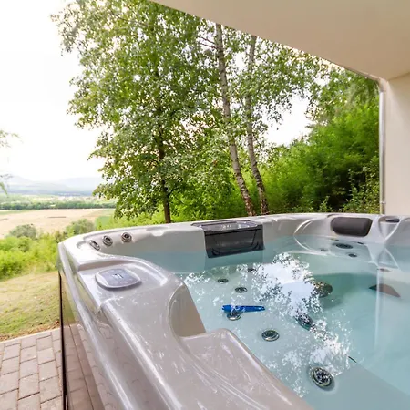 Hilltop Wellness Haven W Ac & Jacuzzi By Nw Apartment Recsk